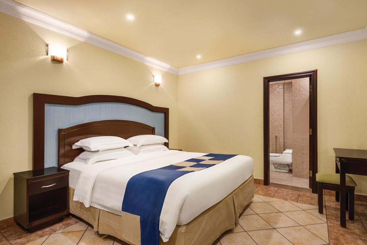 Howard Johnson Dammam Hotel Bagian luar foto